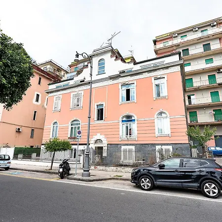 Appartamento Via Leucosia A Due Passi Dal Mare Salerno